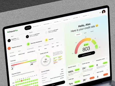 Digitaalinen luottoluokituksen hallintapaneeli kannettavan tietokoneen näytöllä.